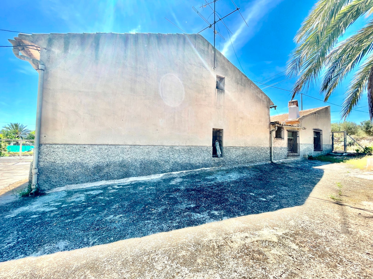 For sale - 3 Bedroom 1 Bathroom House - Detached Villa in La Romana - La Romana Centro  - Alicante