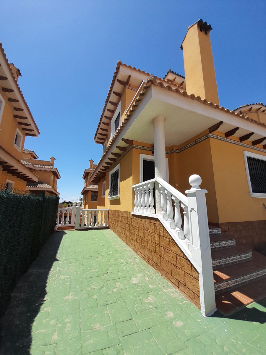 For sale - 3 Bedroom 3 Bathroom House - Detached Villa in Rojales - Ciudad Quesada  - Alicante