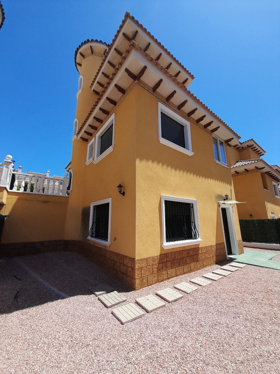 For sale - 3 Bedroom 3 Bathroom House - Detached Villa in Rojales - Ciudad Quesada  - Alicante