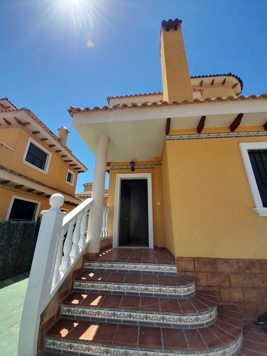 For sale - 3 Bedroom 3 Bathroom House - Detached Villa in Rojales - Ciudad Quesada  - Alicante