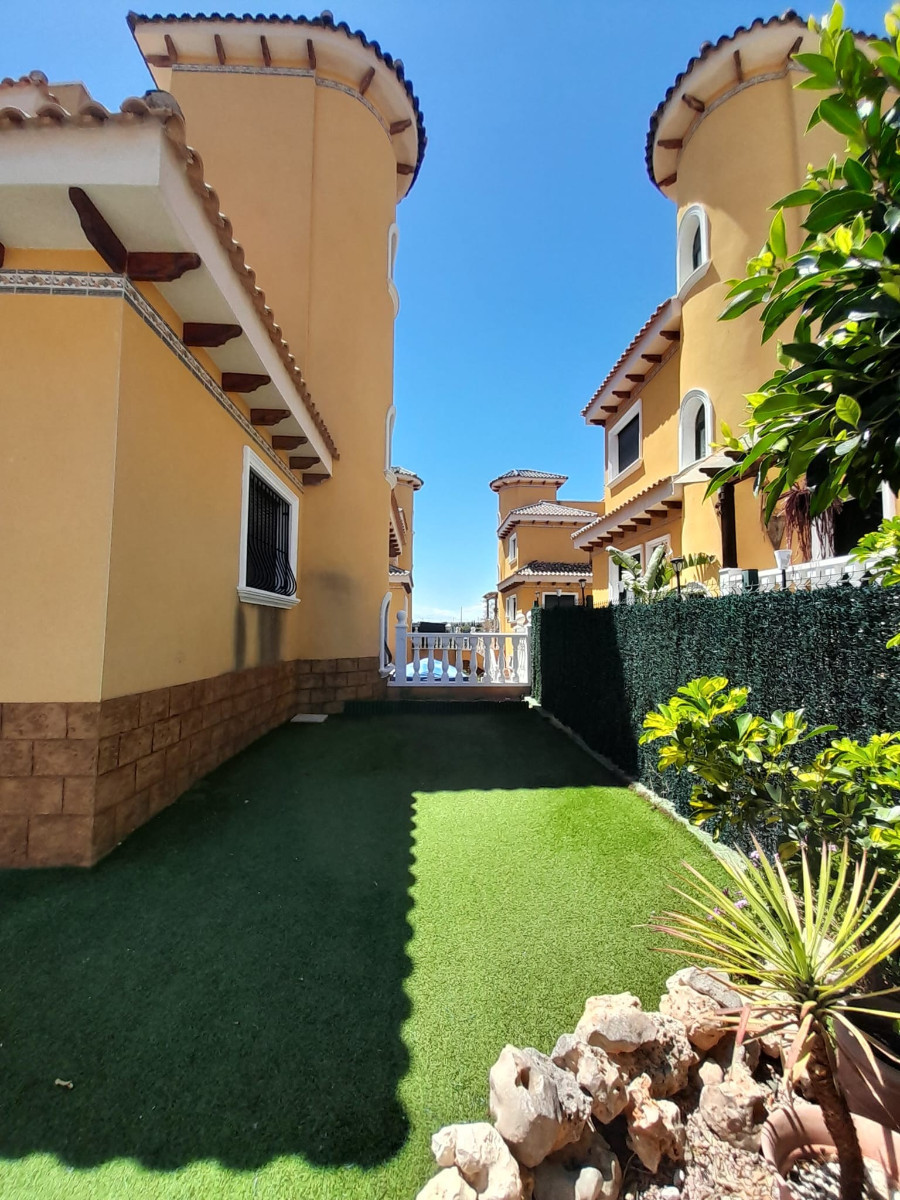 For sale - 3 Bedroom 3 Bathroom House - Detached Villa in Rojales - Ciudad Quesada  - Alicante