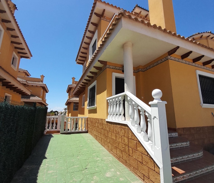 3 Bedroom 3 Bathroom House - Detached Villa in Rojales