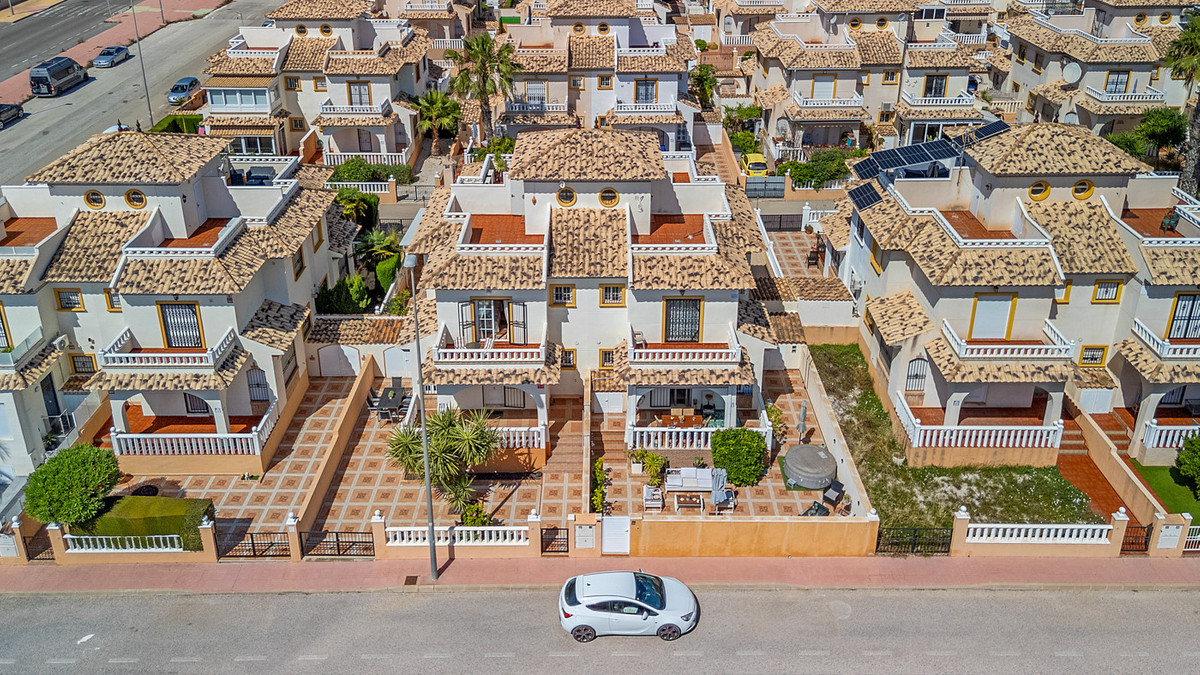 For sale - 2 Bedroom 2 Bathroom House - Quad in Orihuela - Lomas de Cabo Roig  - Alicante