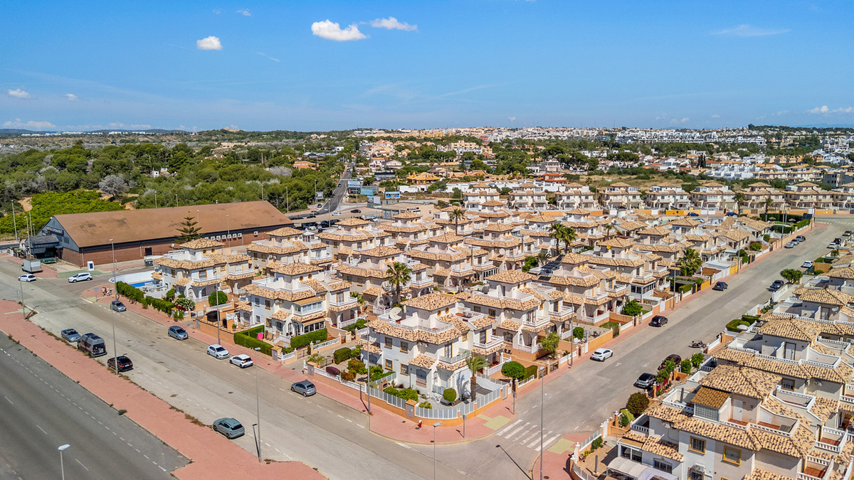 For sale - 2 Bedroom 2 Bathroom House - Quad in Orihuela - Lomas de Cabo Roig  - Alicante
