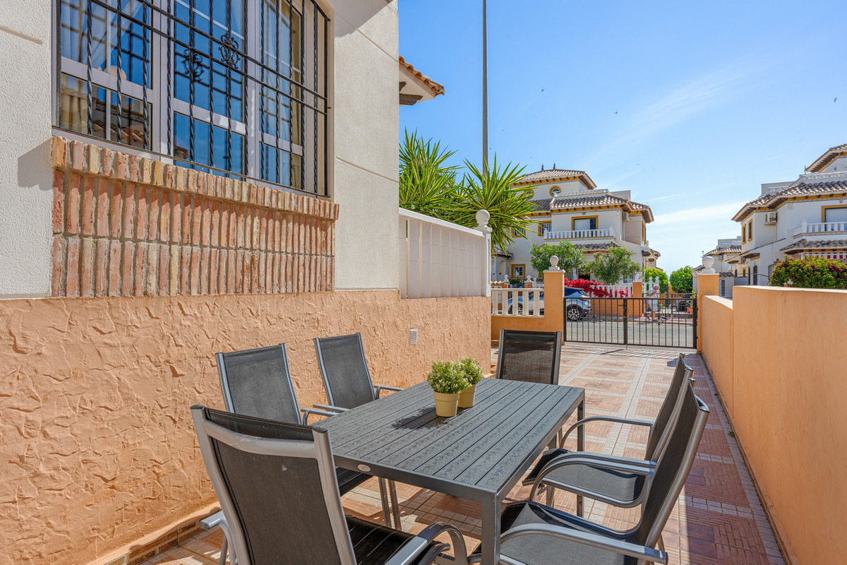 For sale - 2 Bedroom 2 Bathroom House - Quad in Orihuela - Lomas de Cabo Roig  - Alicante