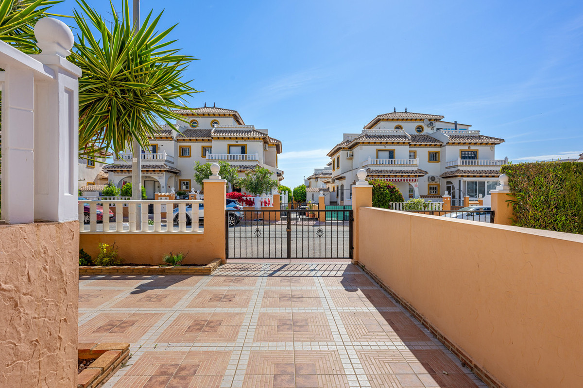 For sale - 2 Bedroom 2 Bathroom House - Quad in Orihuela - Lomas de Cabo Roig  - Alicante