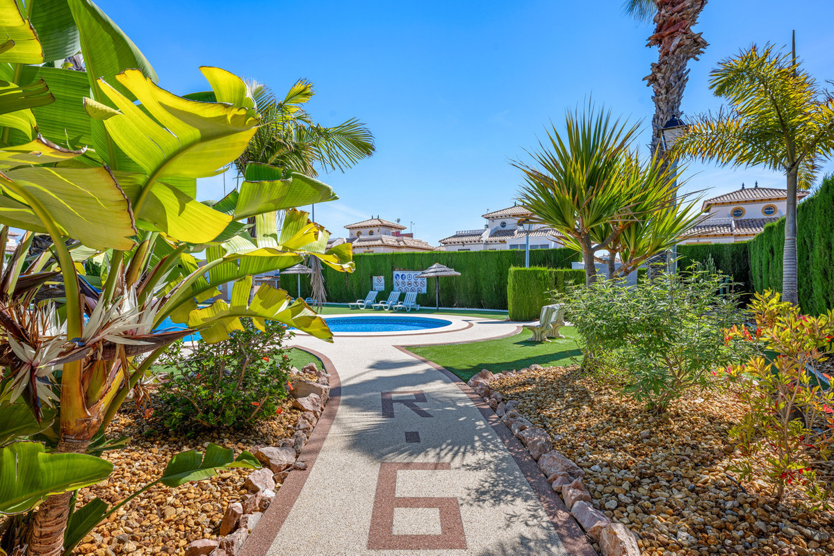 For sale - 2 Bedroom 2 Bathroom House - Quad in Orihuela - Lomas de Cabo Roig  - Alicante