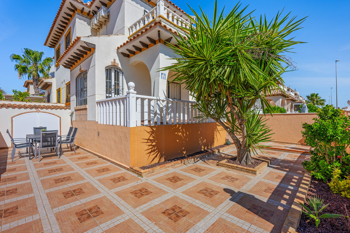 For sale - 2 Bedroom 2 Bathroom House - Quad in Orihuela - Lomas de Cabo Roig  - Alicante