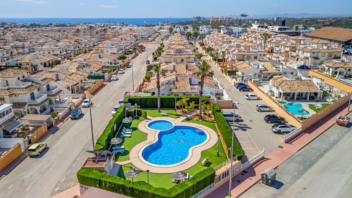 For sale - 2 Bedroom 2 Bathroom House - Quad in Orihuela - Lomas de Cabo Roig  - Alicante