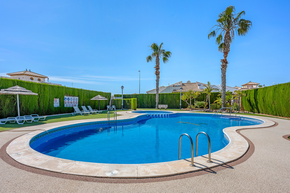 For sale - 2 Bedroom 2 Bathroom House - Quad in Orihuela - Lomas de Cabo Roig  - Alicante