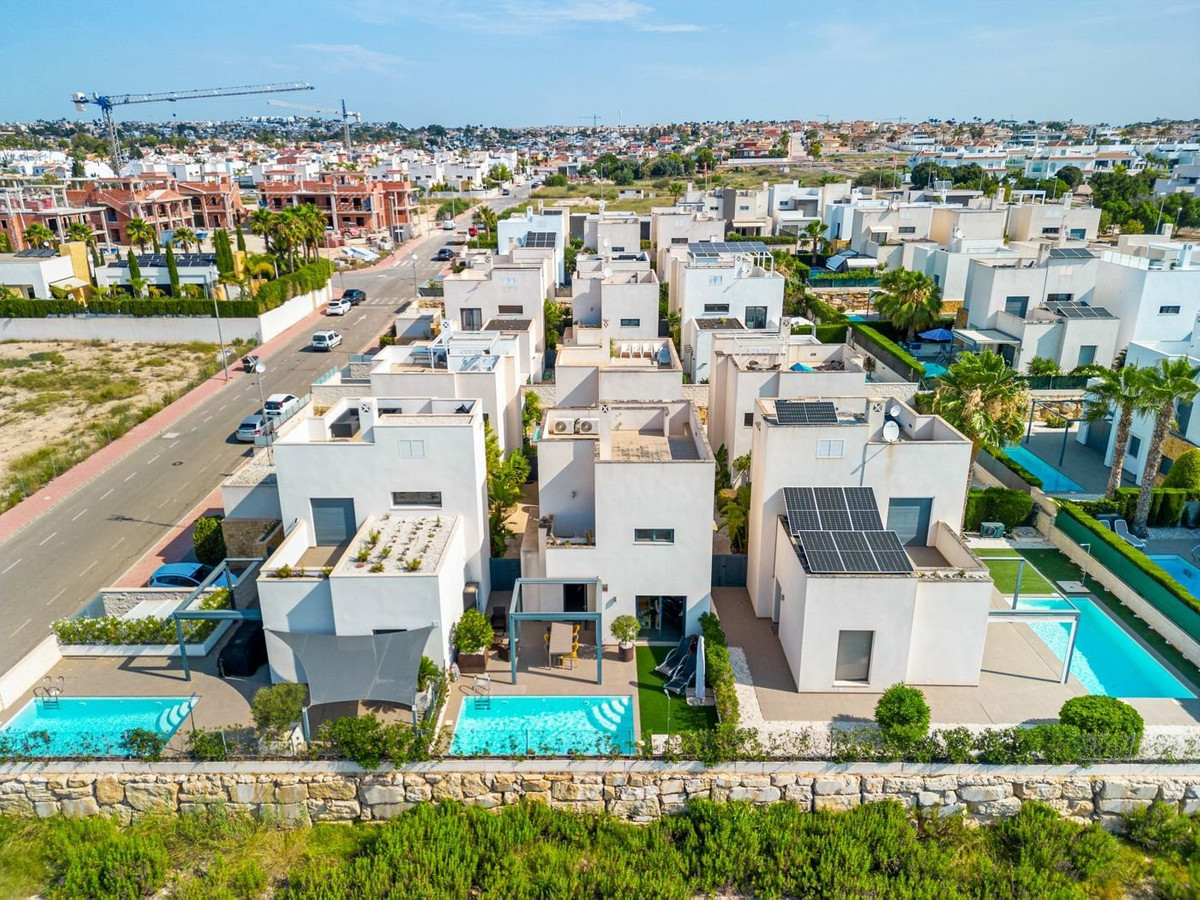 For sale - 3 Bedroom 2 Bathroom House - Detached Villa in Rojales - Ciudad Quesada  - Alicante