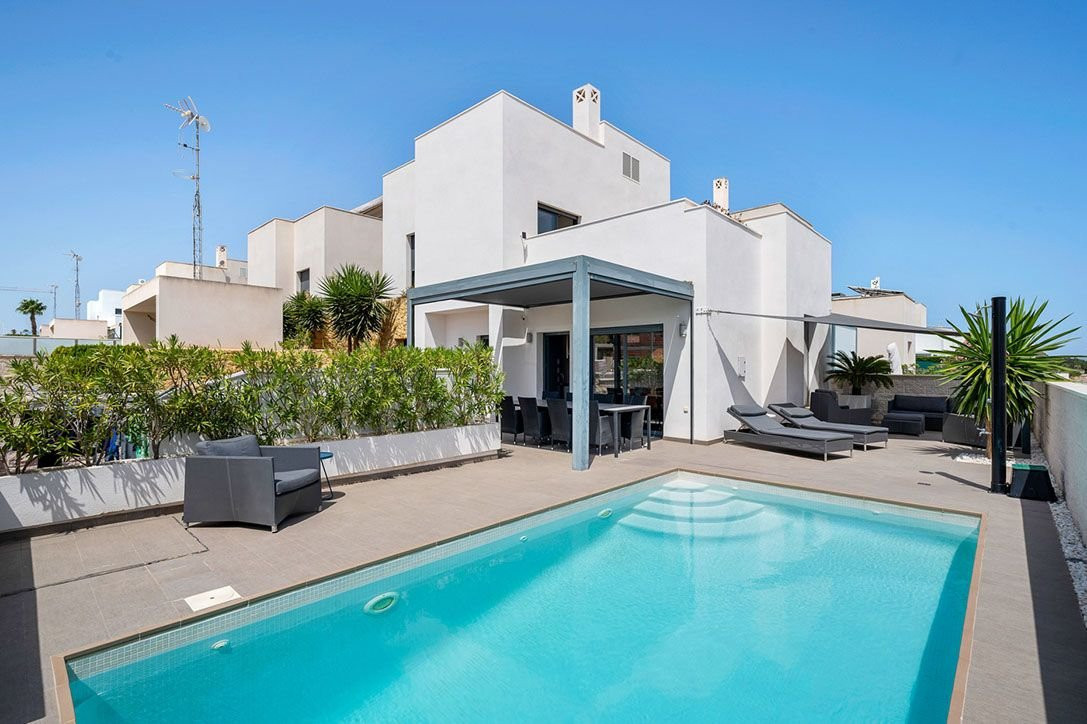 For sale - 3 Bedroom 2 Bathroom House - Detached Villa in Rojales - Ciudad Quesada  - Alicante