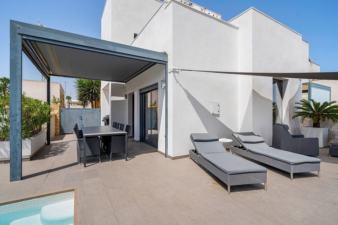 For sale - 3 Bedroom 2 Bathroom House - Detached Villa in Rojales - Ciudad Quesada  - Alicante
