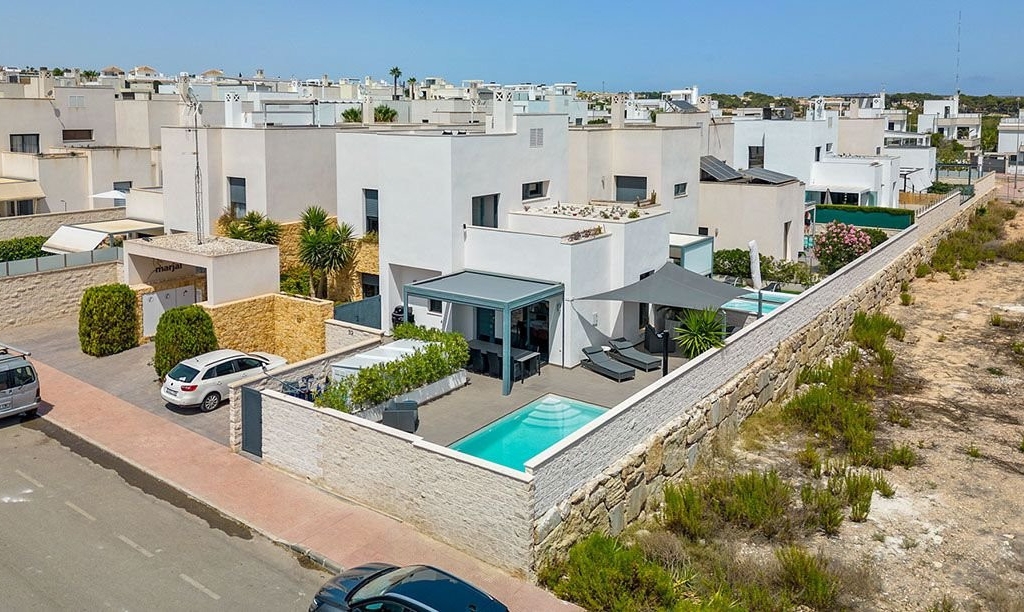 3 Bedroom 2 Bathroom House - Detached Villa in Rojales