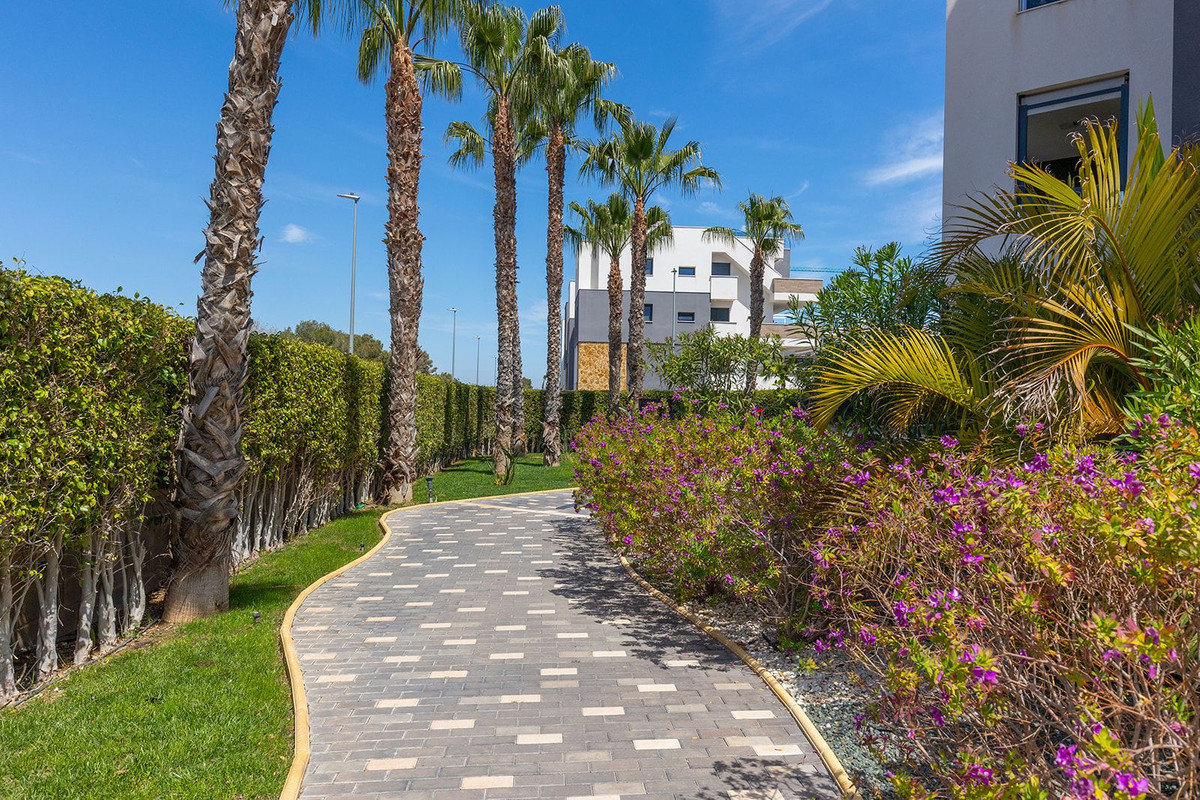 For sale - 2 Bedroom 2 Bathroom Middle Floor Apartment in Los Altos - Orihuela Costa  - Alicante