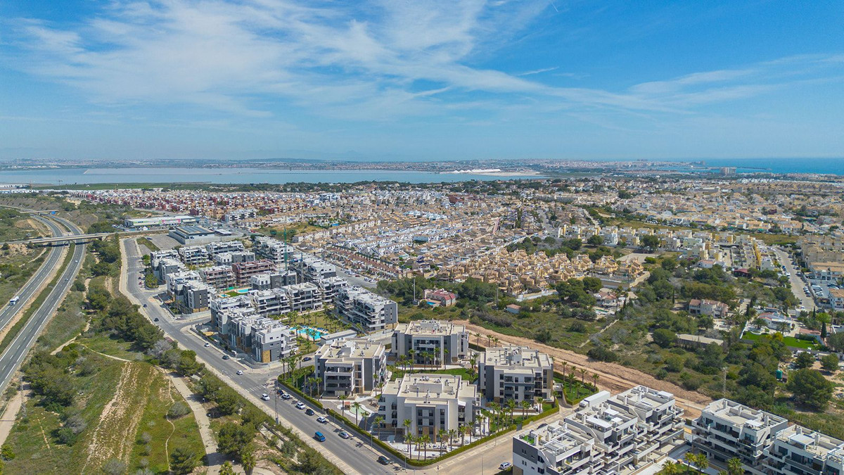 For sale - 2 Bedroom 2 Bathroom Middle Floor Apartment in Los Altos - Orihuela Costa  - Alicante