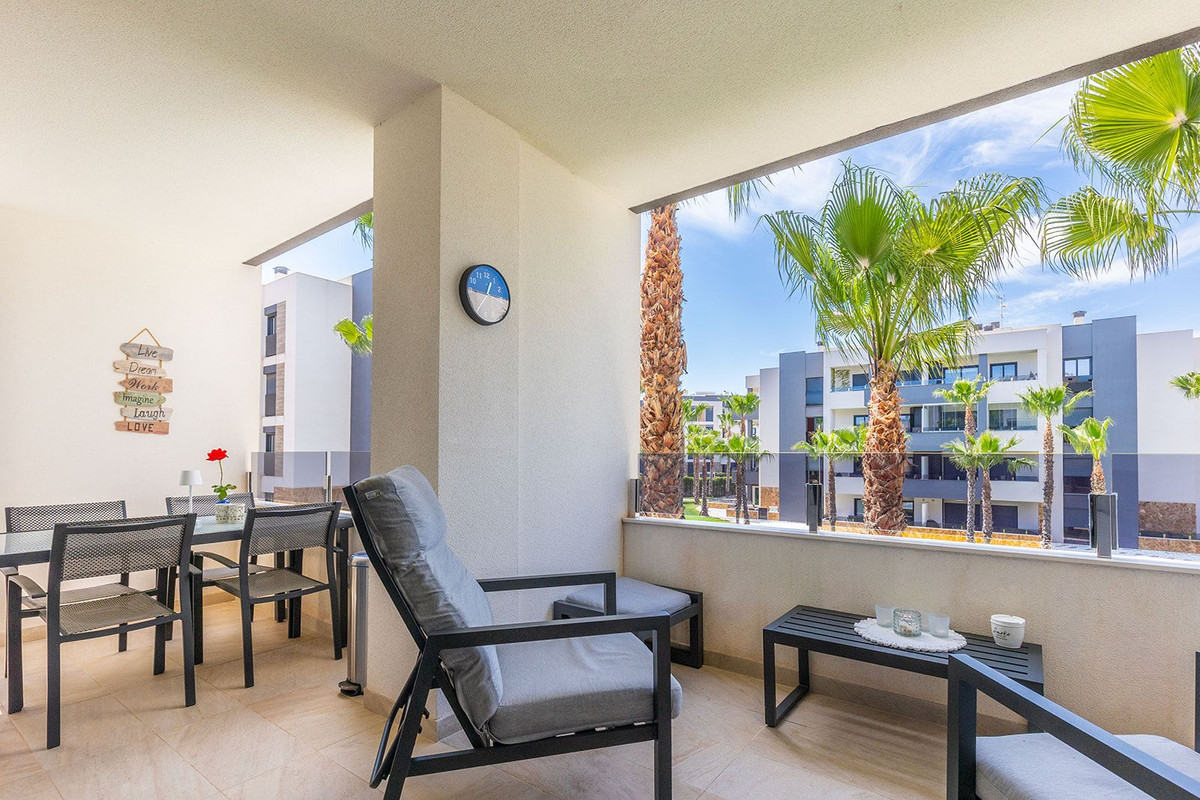 For sale - 2 Bedroom 2 Bathroom Middle Floor Apartment in Los Altos - Orihuela Costa  - Alicante