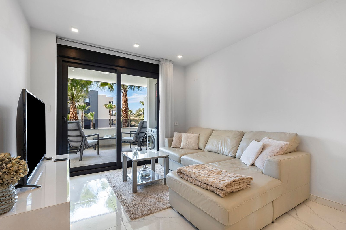 For sale - 2 Bedroom 2 Bathroom Middle Floor Apartment in Los Altos - Orihuela Costa  - Alicante