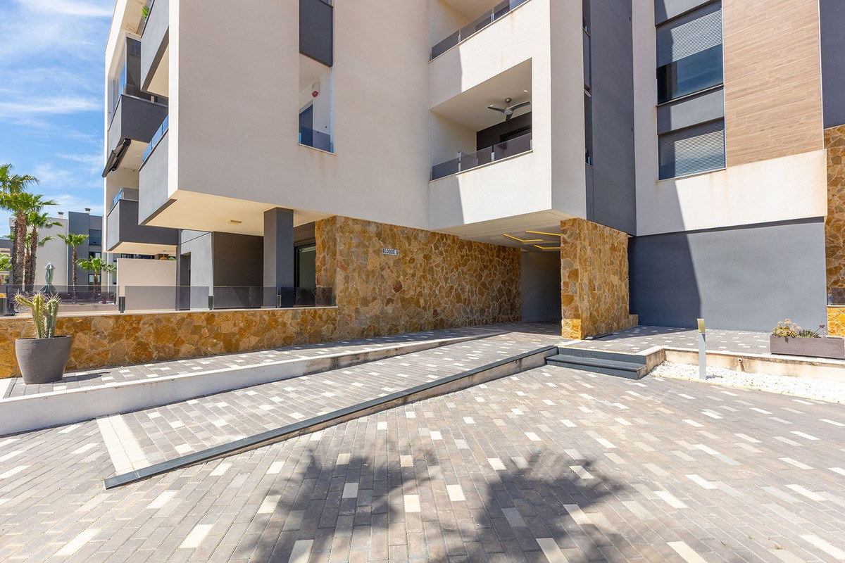 For sale - 2 Bedroom 2 Bathroom Middle Floor Apartment in Los Altos - Orihuela Costa  - Alicante
