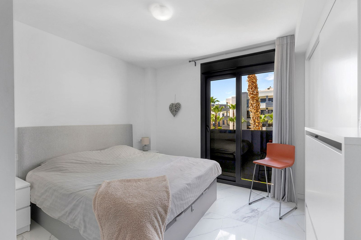 For sale - 2 Bedroom 2 Bathroom Middle Floor Apartment in Los Altos - Orihuela Costa  - Alicante