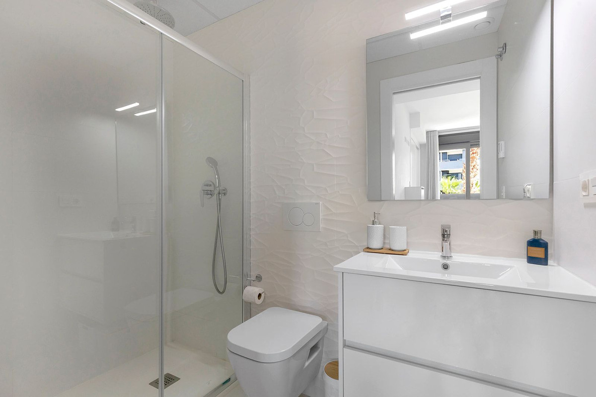 For sale - 2 Bedroom 2 Bathroom Middle Floor Apartment in Los Altos - Orihuela Costa  - Alicante