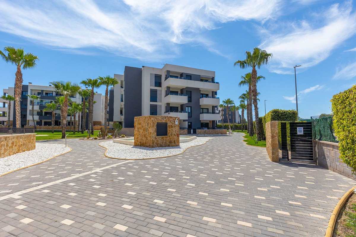 For sale - 2 Bedroom 2 Bathroom Middle Floor Apartment in Los Altos - Orihuela Costa  - Alicante