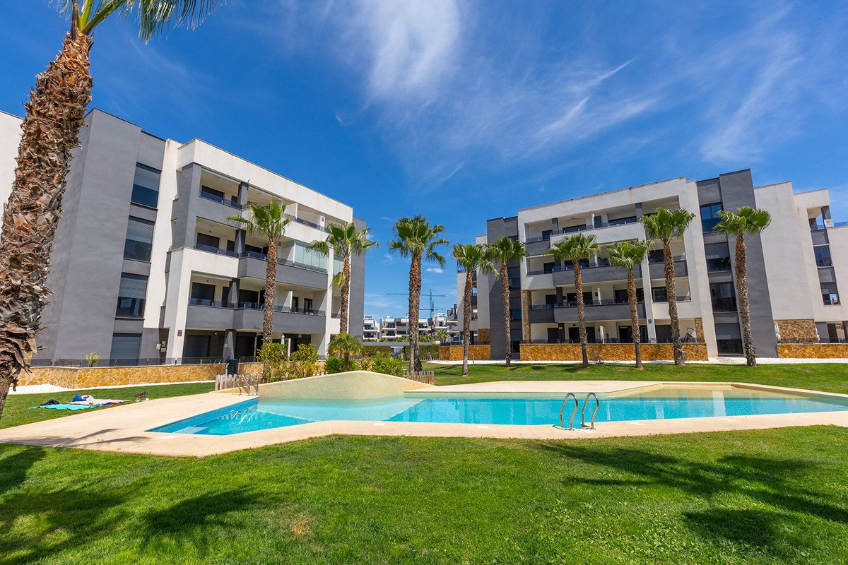 For sale - 2 Bedroom 2 Bathroom Middle Floor Apartment in Los Altos - Orihuela Costa  - Alicante