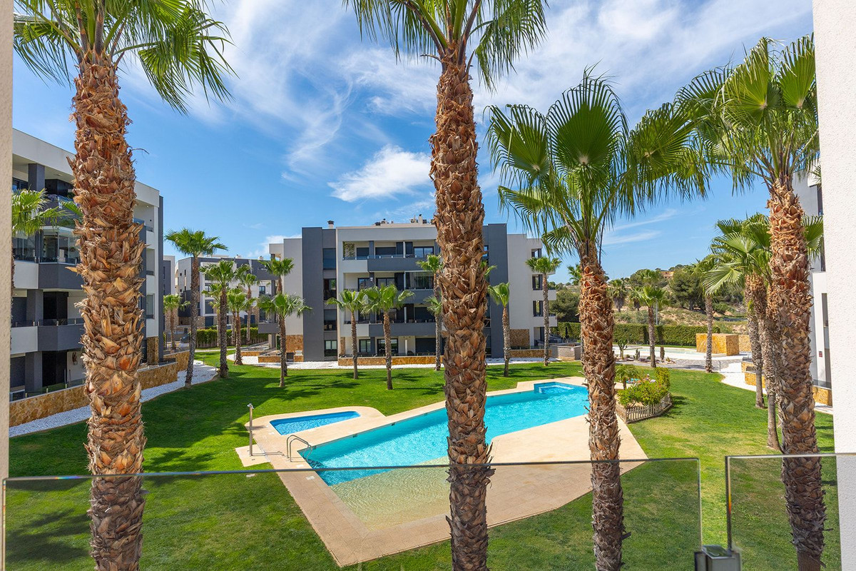 For sale - 2 Bedroom 2 Bathroom Middle Floor Apartment in Los Altos - Orihuela Costa  - Alicante