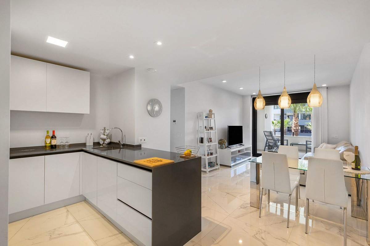 For sale - 2 Bedroom 2 Bathroom Middle Floor Apartment in Los Altos - Orihuela Costa  - Alicante