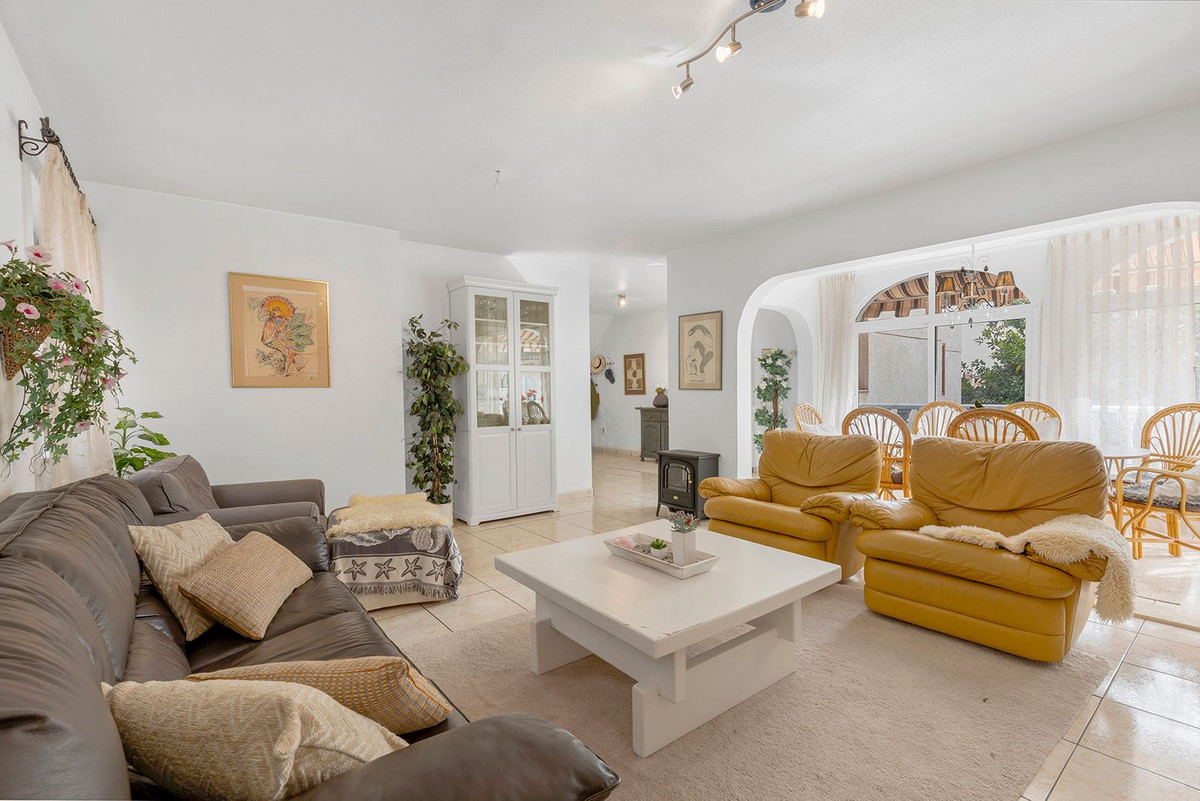 For sale - 4 Bedroom 2 Bathroom Apartment - Duplex in Torrevieja - Torrevieja Centro  - Alicante