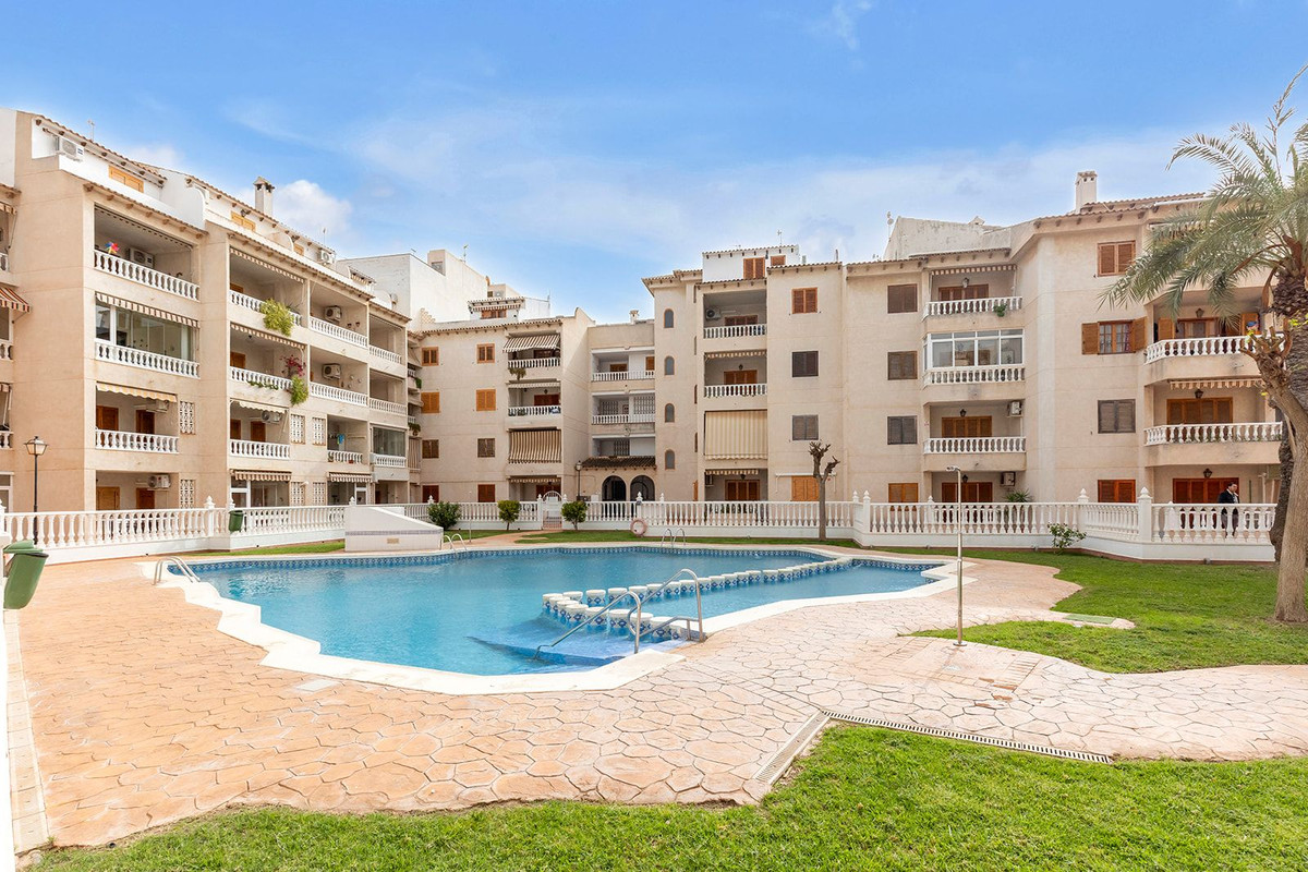 For sale - 4 Bedroom 2 Bathroom Apartment - Duplex in Torrevieja - Torrevieja Centro  - Alicante