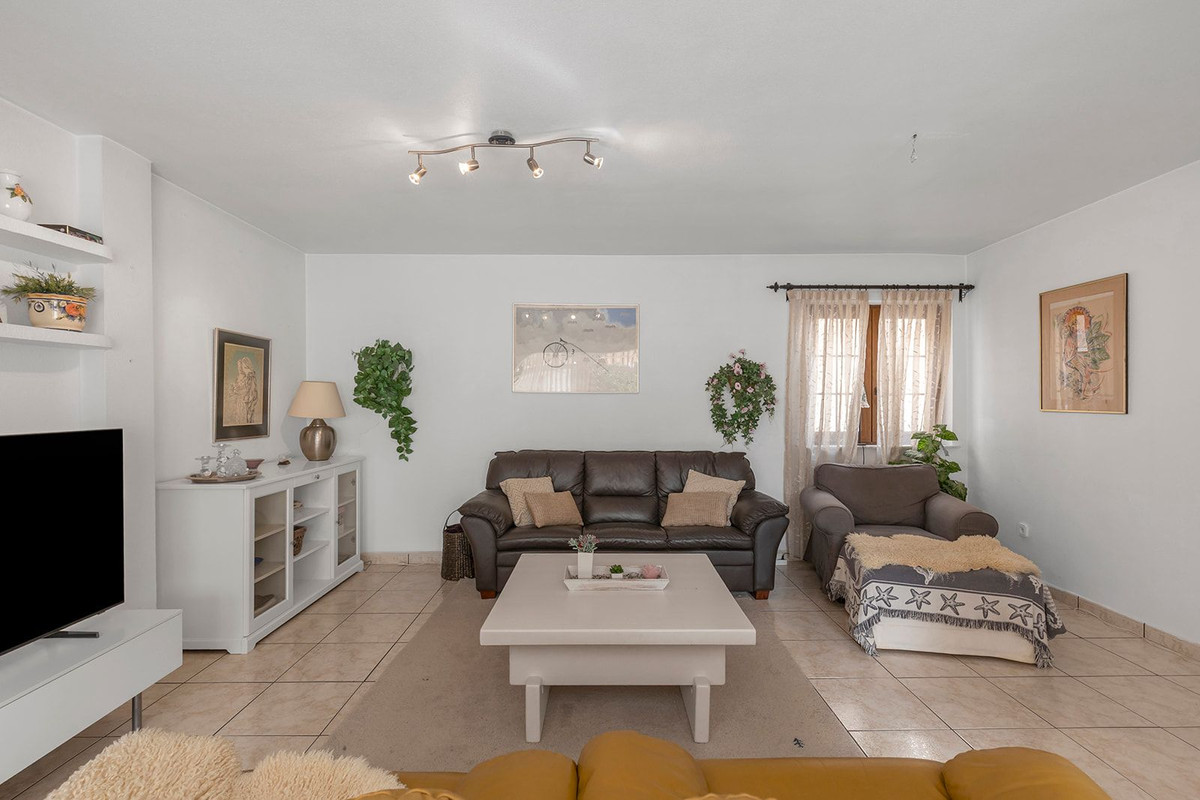 For sale - 4 Bedroom 2 Bathroom Apartment - Duplex in Torrevieja - Torrevieja Centro  - Alicante
