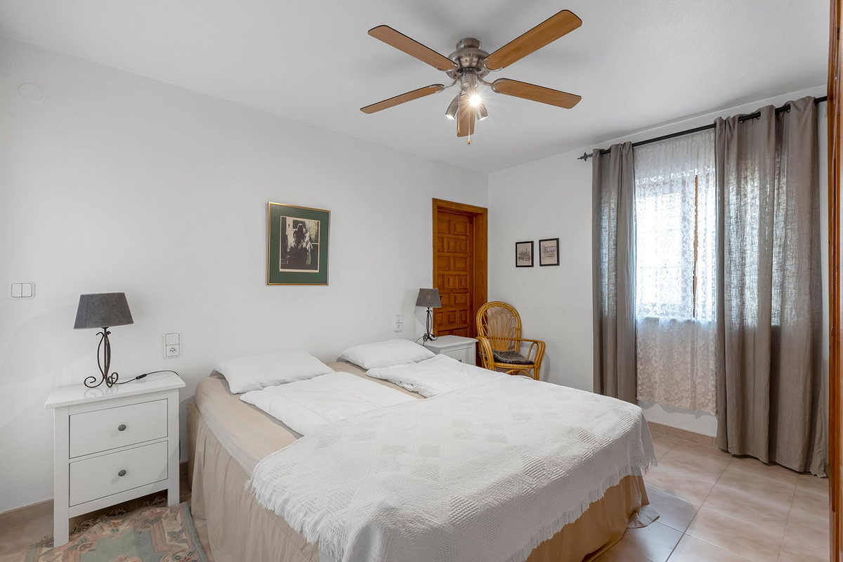 For sale - 4 Bedroom 2 Bathroom Apartment - Duplex in Torrevieja - Torrevieja Centro  - Alicante