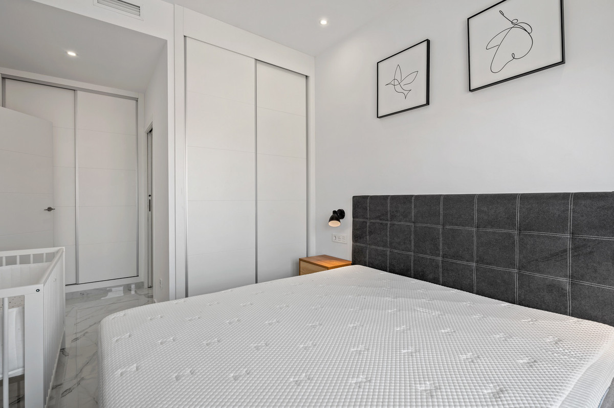 For sale - 3 Bedroom 3 Bathroom House - Detached Villa in Torrevieja - Torrevieja Centro  - Alicante