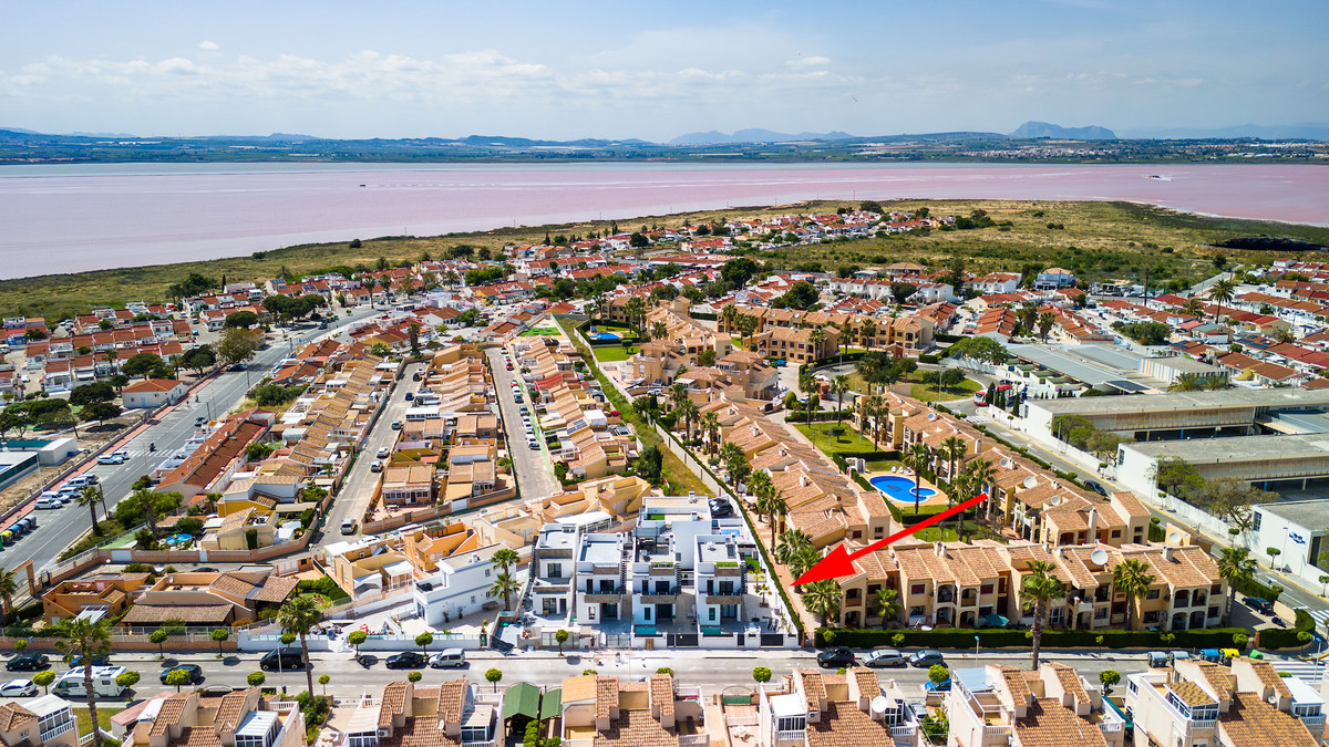 For sale - 3 Bedroom 3 Bathroom House - Detached Villa in Torrevieja - Torrevieja Centro  - Alicante