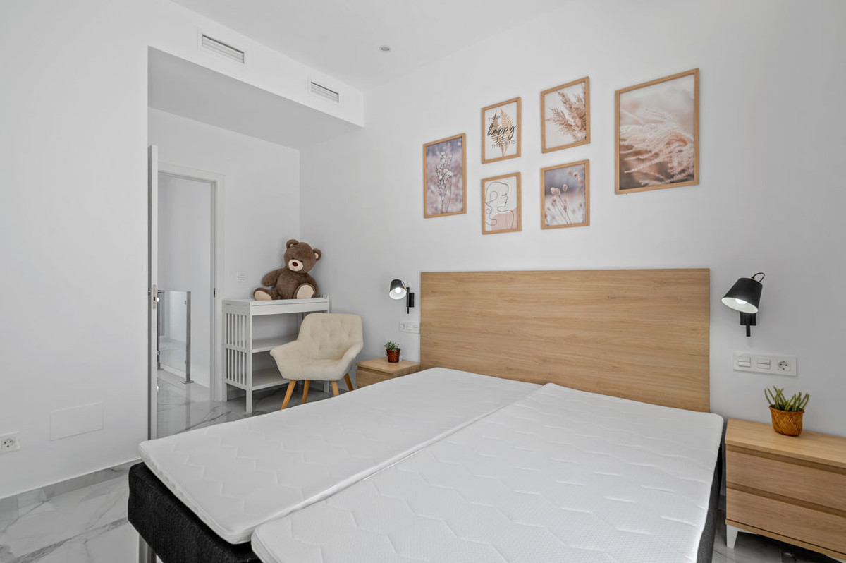 For sale - 3 Bedroom 3 Bathroom House - Detached Villa in Torrevieja - Torrevieja Centro  - Alicante