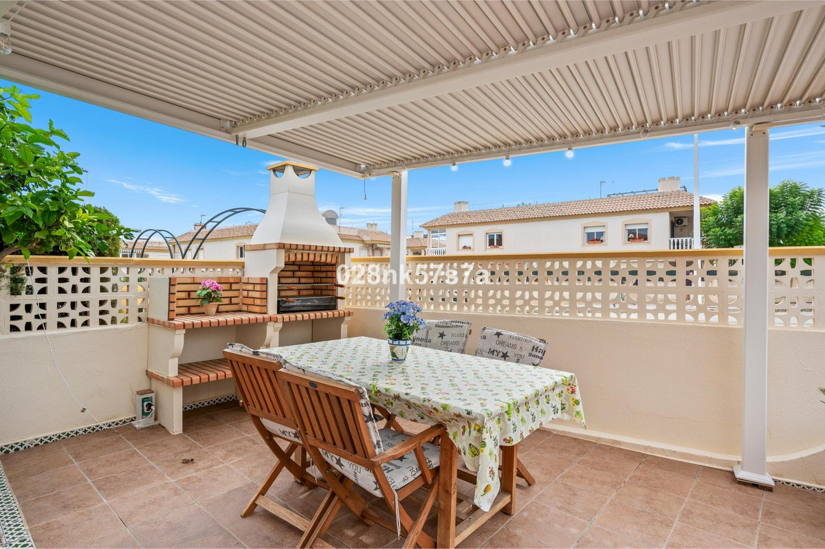 For sale - 3 Bedroom 2 Bathroom House - Townhouse in Orihuela - La Zenia  - Alicante