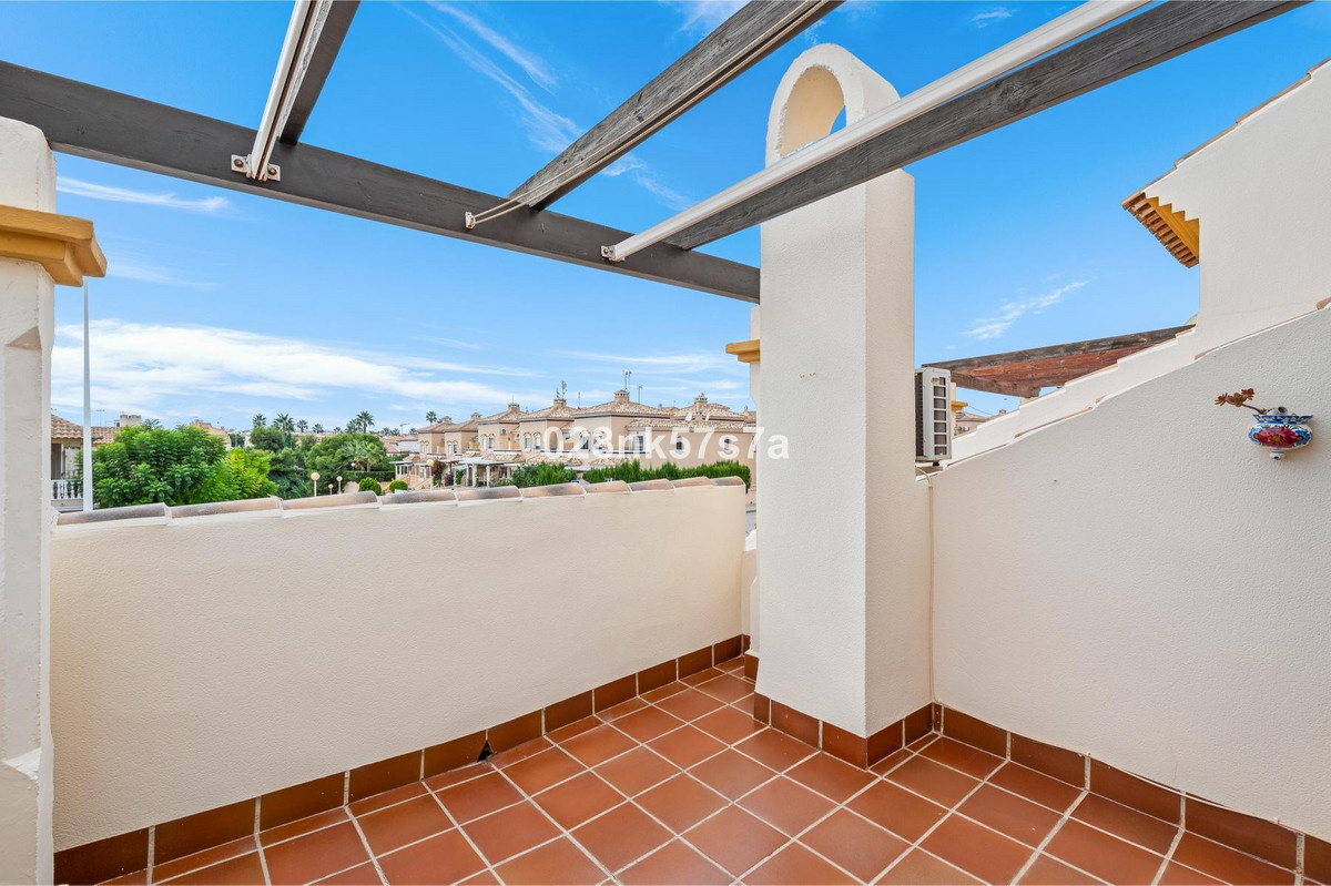 For sale - 3 Bedroom 2 Bathroom House - Townhouse in Orihuela - La Zenia  - Alicante