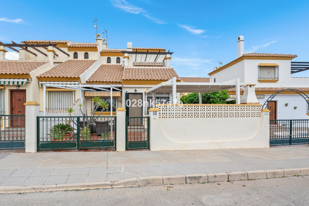 For sale - 3 Bedroom 2 Bathroom House - Townhouse in Orihuela - La Zenia  - Alicante
