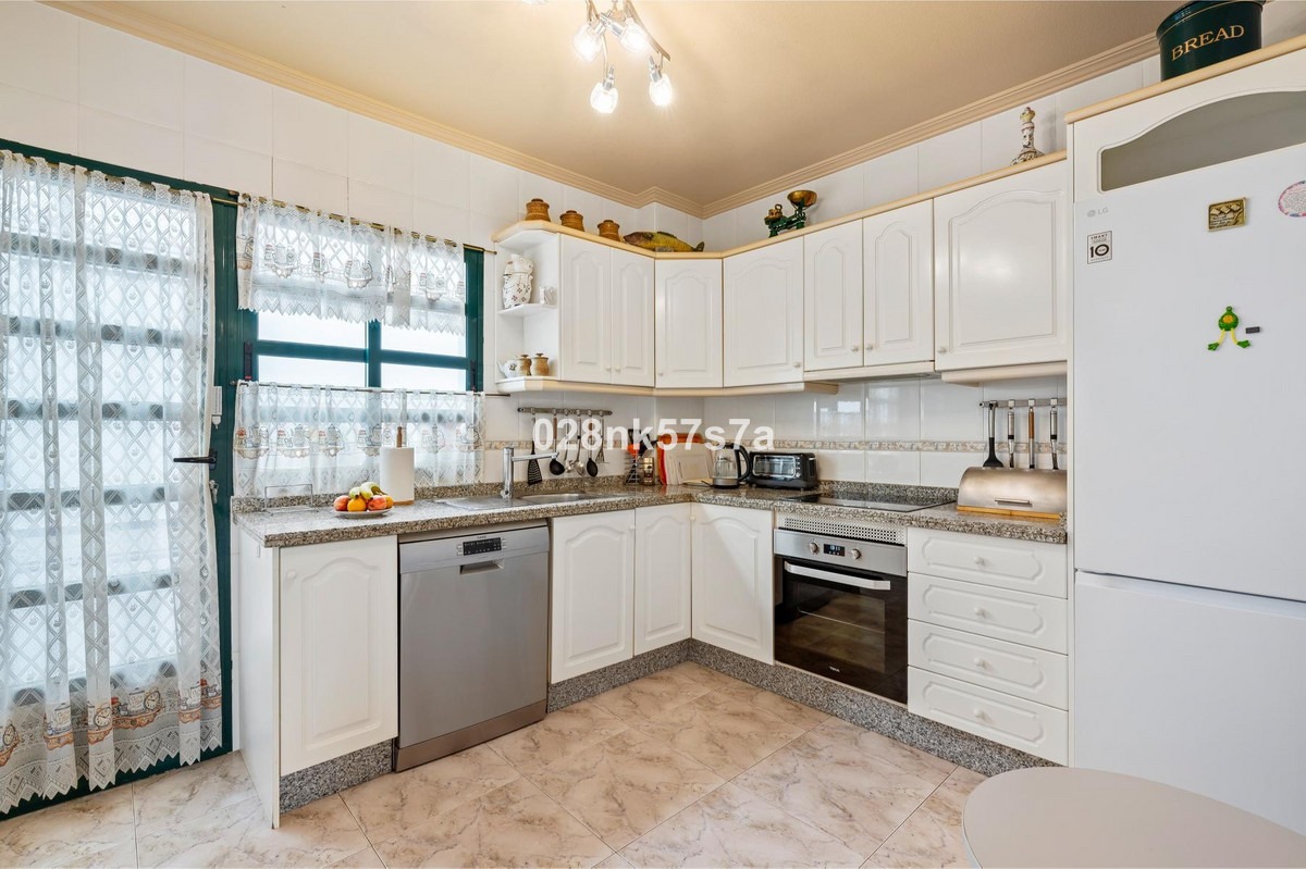 For sale - 3 Bedroom 2 Bathroom House - Townhouse in Orihuela - La Zenia  - Alicante