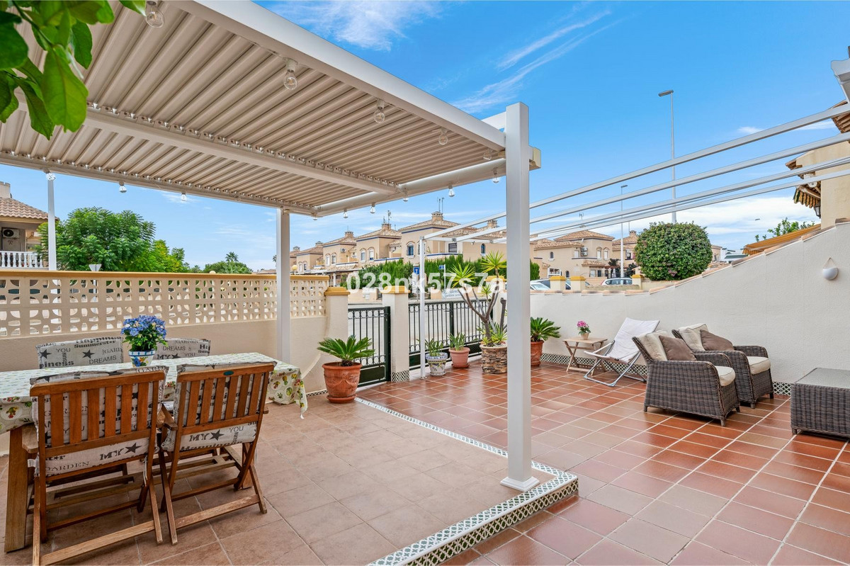 For sale - 3 Bedroom 2 Bathroom House - Townhouse in Orihuela - La Zenia  - Alicante