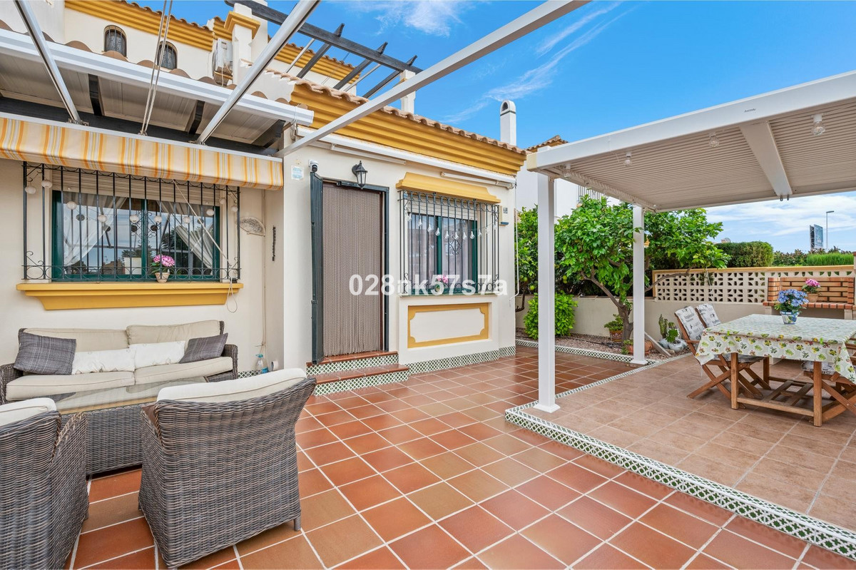 For sale - 3 Bedroom 2 Bathroom House - Townhouse in Orihuela - La Zenia  - Alicante