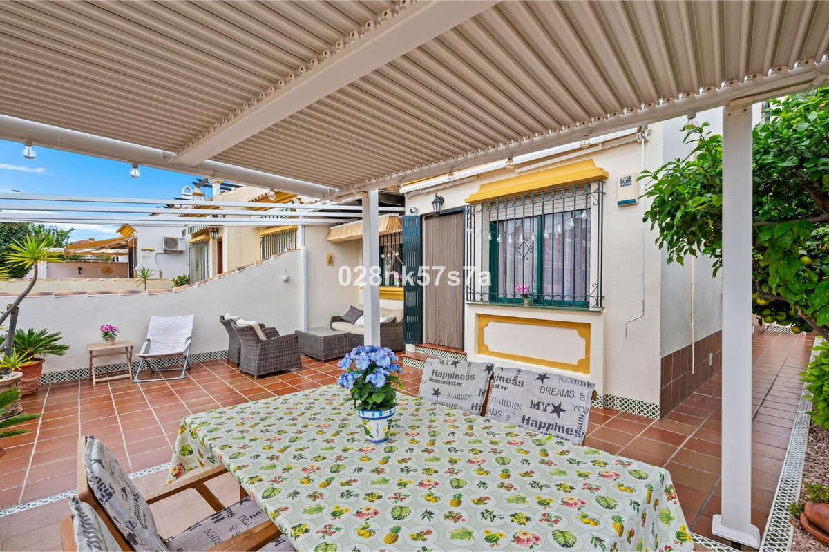 For sale - 3 Bedroom 2 Bathroom House - Townhouse in Orihuela - La Zenia  - Alicante