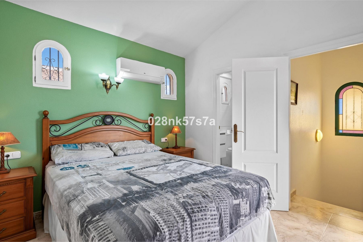 For sale - 3 Bedroom 2 Bathroom House - Townhouse in Orihuela - La Zenia  - Alicante