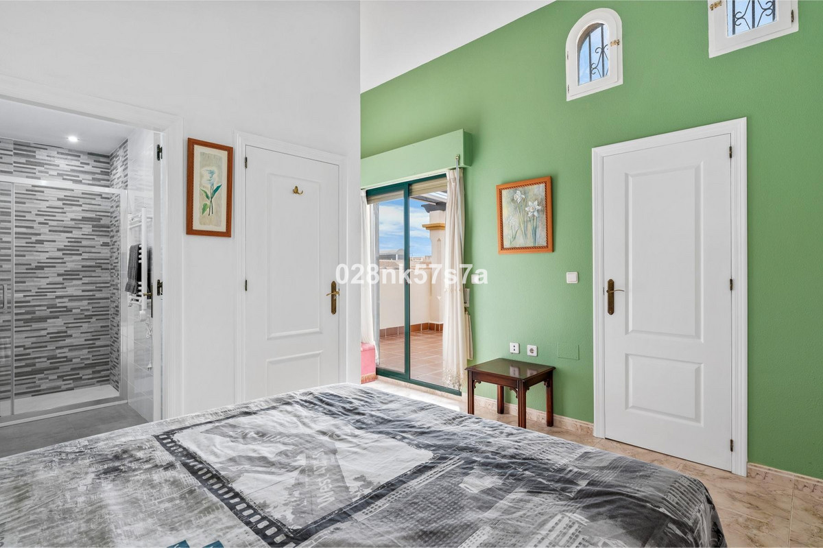 For sale - 3 Bedroom 2 Bathroom House - Townhouse in Orihuela - La Zenia  - Alicante