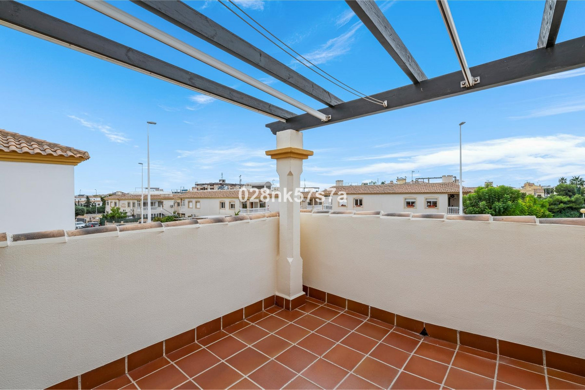For sale - 3 Bedroom 2 Bathroom House - Townhouse in Orihuela - La Zenia  - Alicante