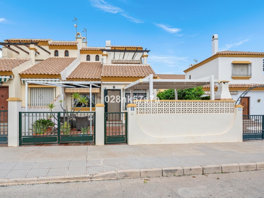 3 Bedroom 2 Bathroom House - Townhouse in Orihuela