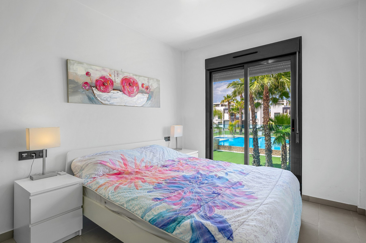 For sale - 2 Bedroom 2 Bathroom Apartment - Ground Floor Apartment in Orihuela - La Zenia  - Alicante
