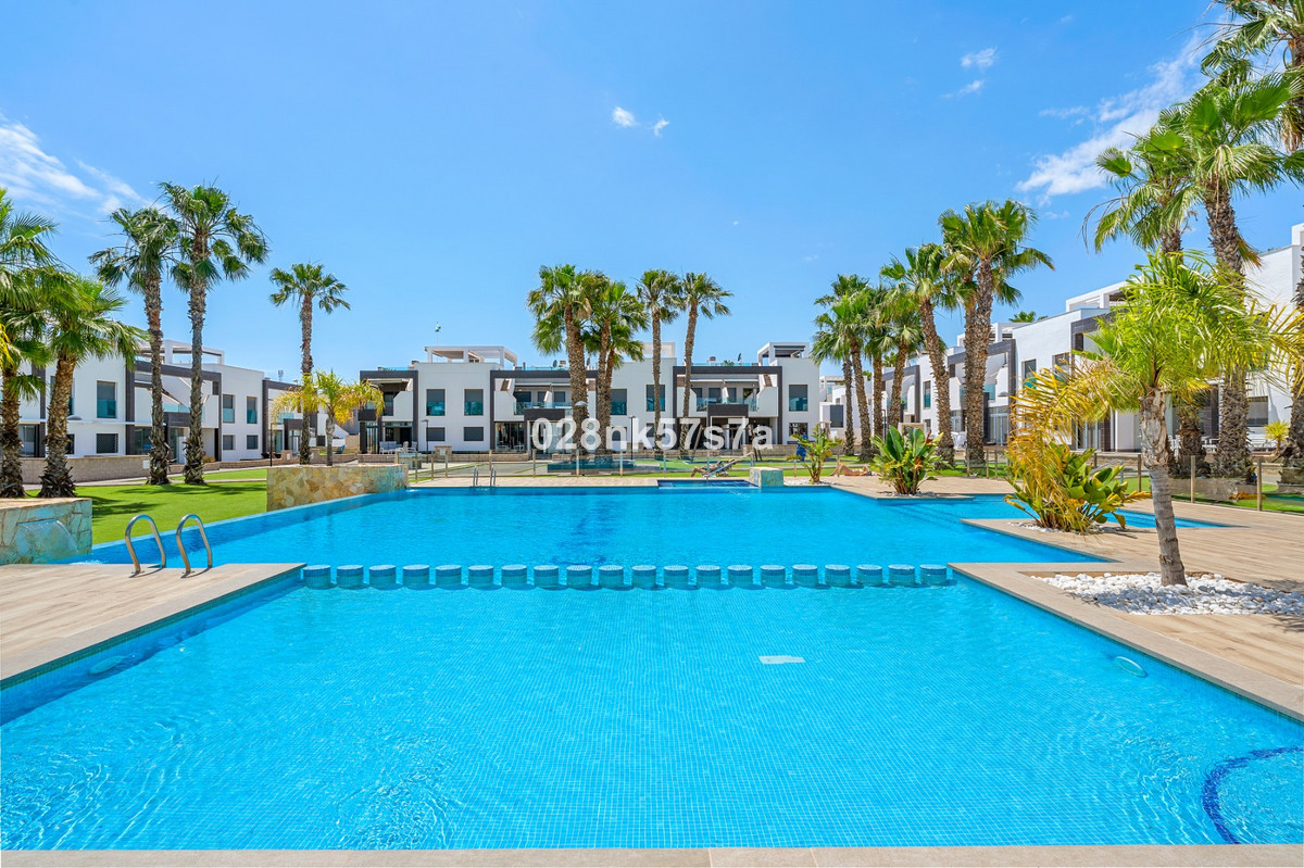 For sale - 2 Bedroom 2 Bathroom Apartment - Ground Floor Apartment in Orihuela - La Zenia  - Alicante