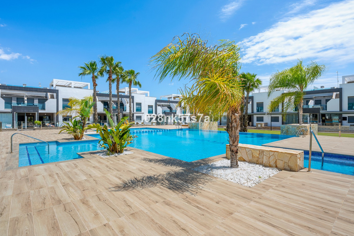For sale - 2 Bedroom 2 Bathroom Apartment - Ground Floor Apartment in Orihuela - La Zenia  - Alicante